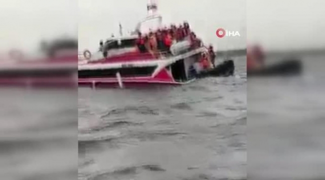 Endonezya' da Turist Teknesi Battı