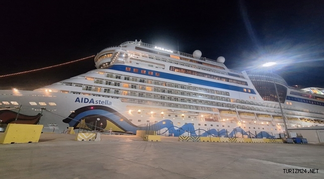 QTerminals Antalya, İki Dev Kruvaziyer Gemisini Ağırladı
