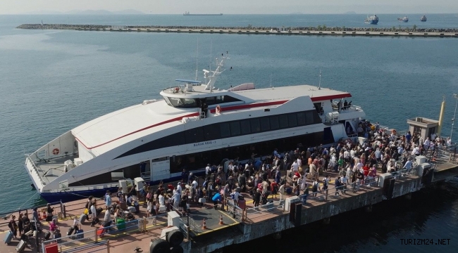  Bayramda Deniz Yolu Öne Çıktı***İstanbullular Bayramda Deniz Ulaşımını Tercih Etti***Bayram Yoğunluğunda Çözüm: İDO