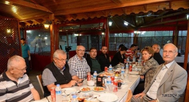 Edirne Valisi Özdemir basın mensuplarıyla iftarda turizmi konuştu