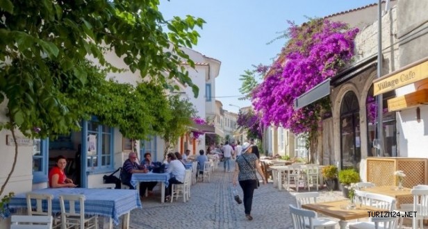 Gözde tatil beldesi Alaçatı yayalaştırılıyor