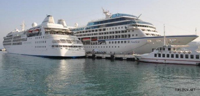 M/S Silver Wind ve M/S Nautica Kuşadası'na demir attı