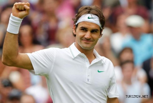 Roger Federer 6 ay sonrasında kortlara galibiyetle döndü