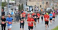 İSTANBUL YARI MARATONUNA TARİHİ YARIMADA EV SAHİPLİĞİ YAPTI